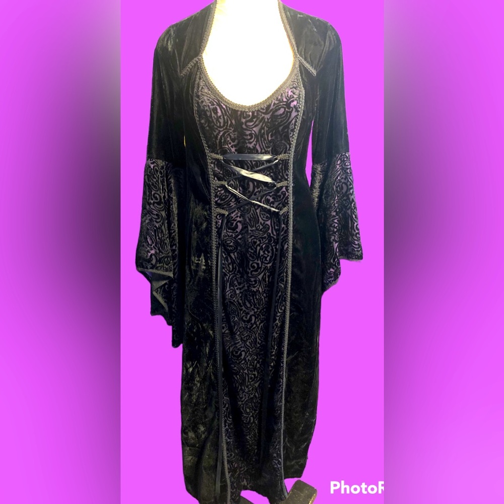 Goth Dress, Purple/Black Rayon Velvet/Paisley. Size Large. Great condition!!